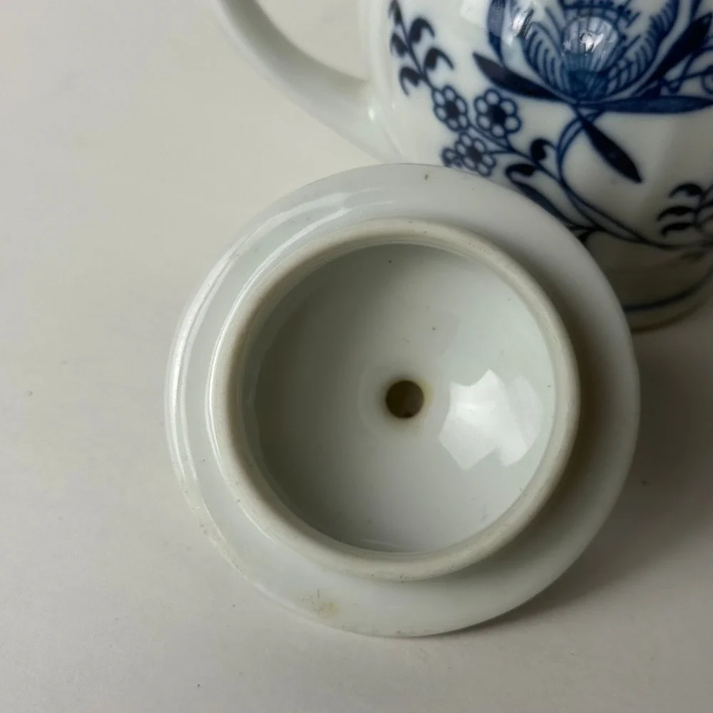 Blue Danube Creamer and Sugar Bowl Lid Set Blue White Floral Onion Pattern
